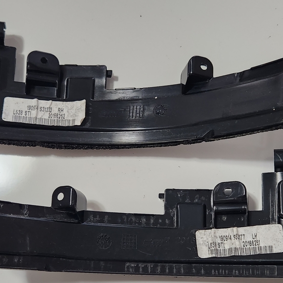 Land Rover Range Rover Sport Side Mirror OEM LED Indicators - L/R - Picture 4 of 10